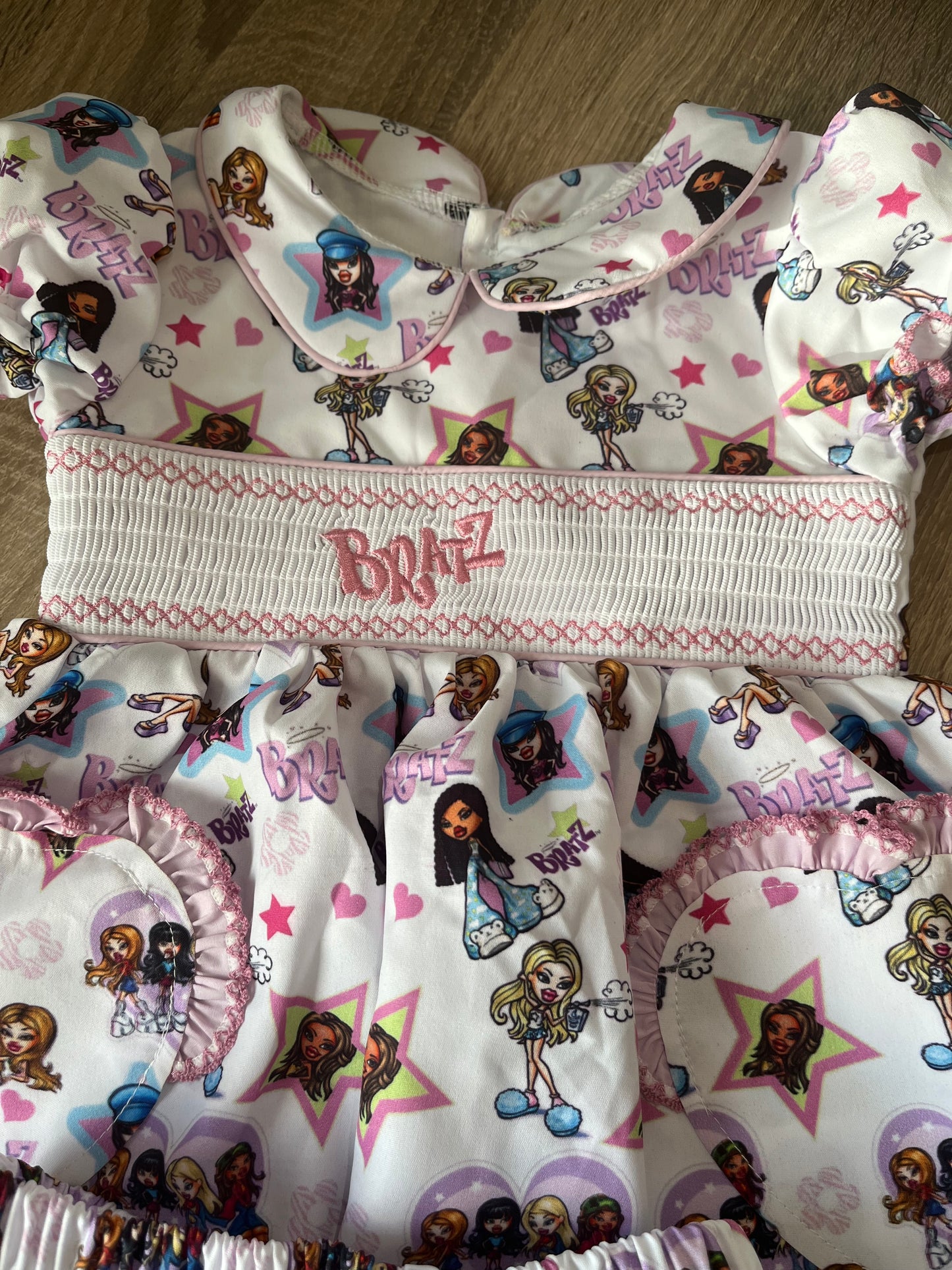 Girls bratz pjs/day set small fitting