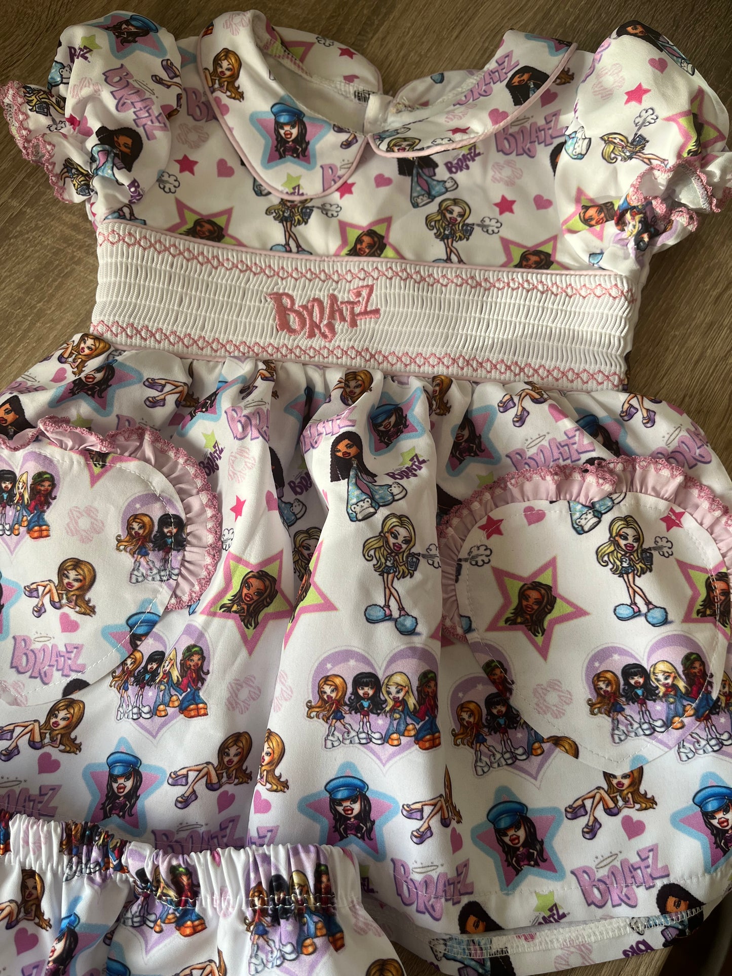 Girls bratz pjs/day set small fitting